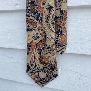 Stunning & Silky Soft Handmade Peachick Paisley Tie Gold Paisley